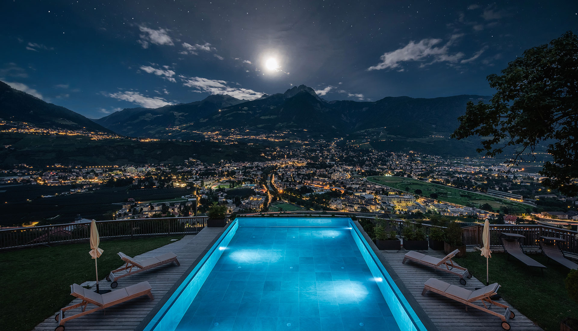 Pool Meran By Night